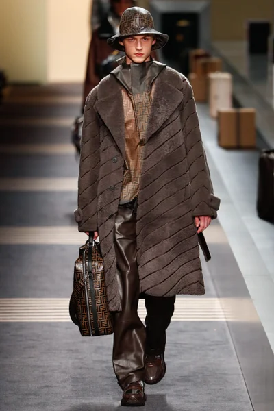 Look 19